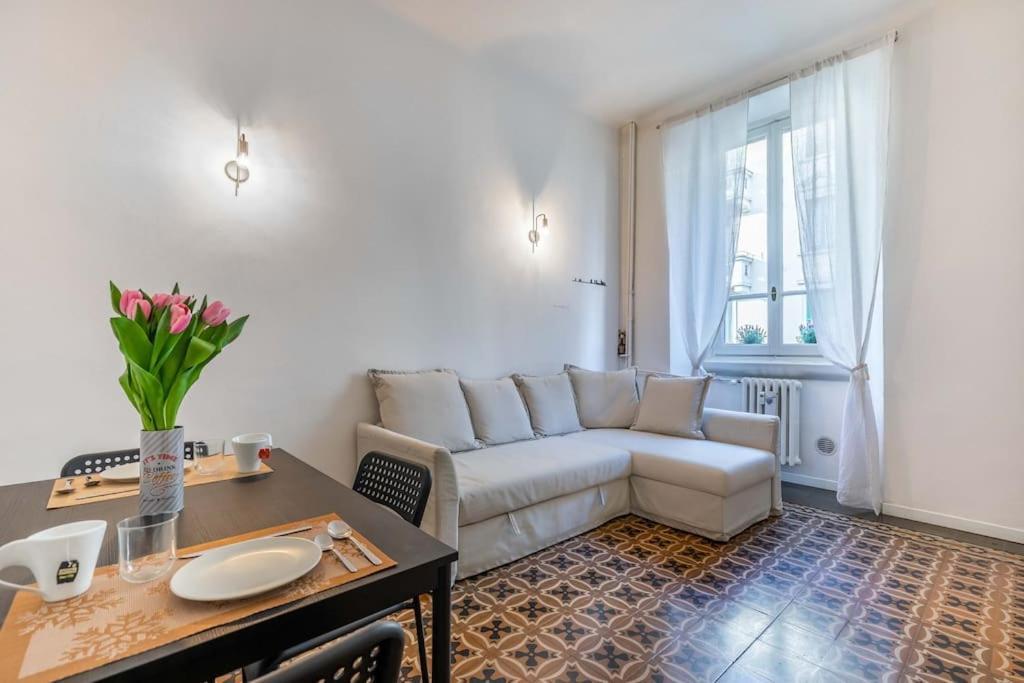 Appartamento Bilocale Zara - Stazione Centrale - Isola Design District Милан Экстерьер фото